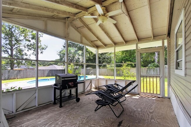 Building Photo - 3017 Airport Rd