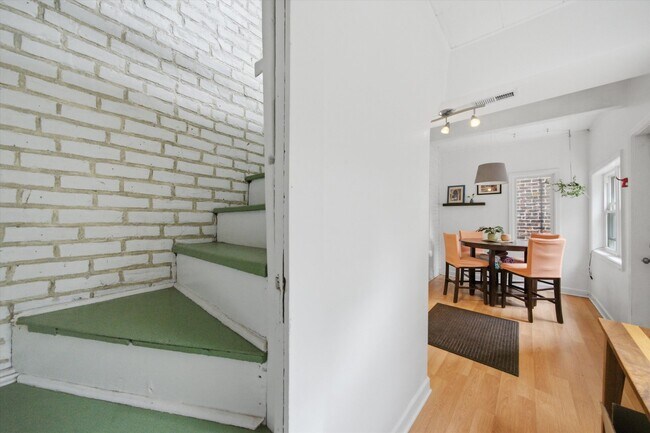 Building Photo - 2137 W Rice St