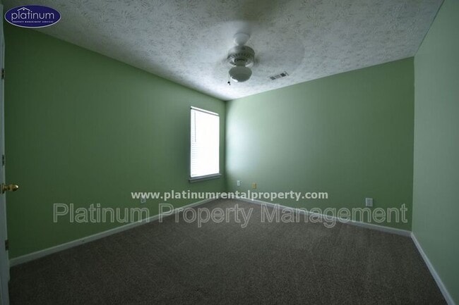 Building Photo - 1325 Holleybrooke Dr