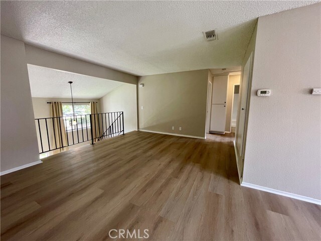 Building Photo - 326 W 9th St