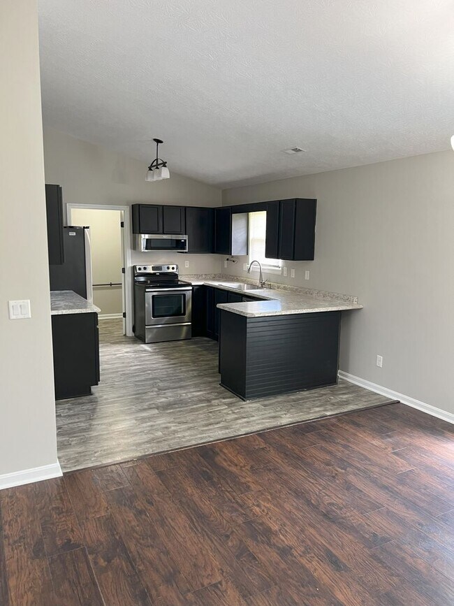 Building Photo - 3-Bedroom Home in Desirable Fields of Lancassange, Jeffersonville