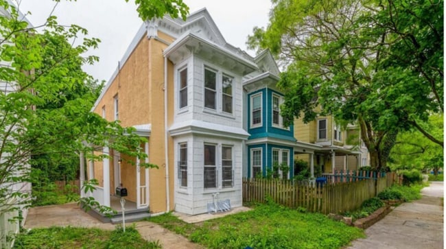 Building Photo - 3 Bedroom Semi-Detached Home