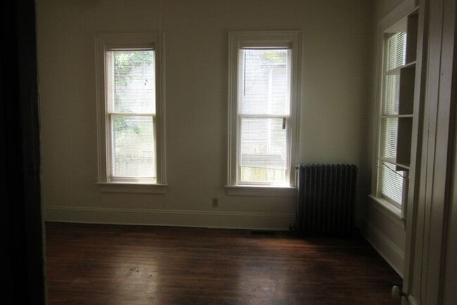 Building Photo - 2 Bedroom House with a Bonus Room