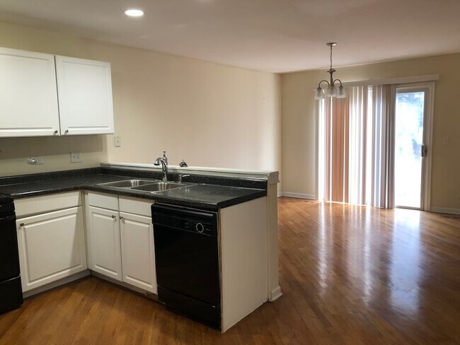 Building Photo - 611 Arrowwood Ct