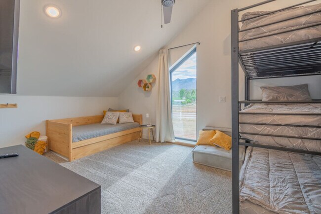 Building Photo - 2387 2500 S