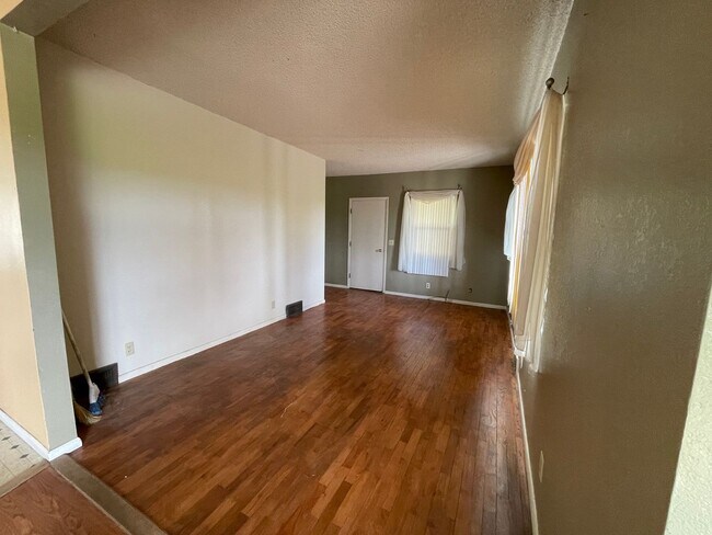 Building Photo - 3 bed farm house with 2 acres