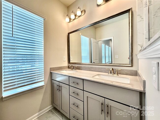Building Photo - 15022 Camus Ct