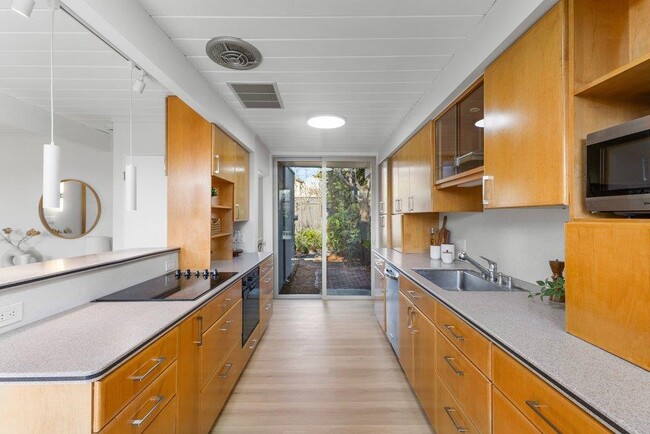 Building Photo - 729 Stendhal Ln