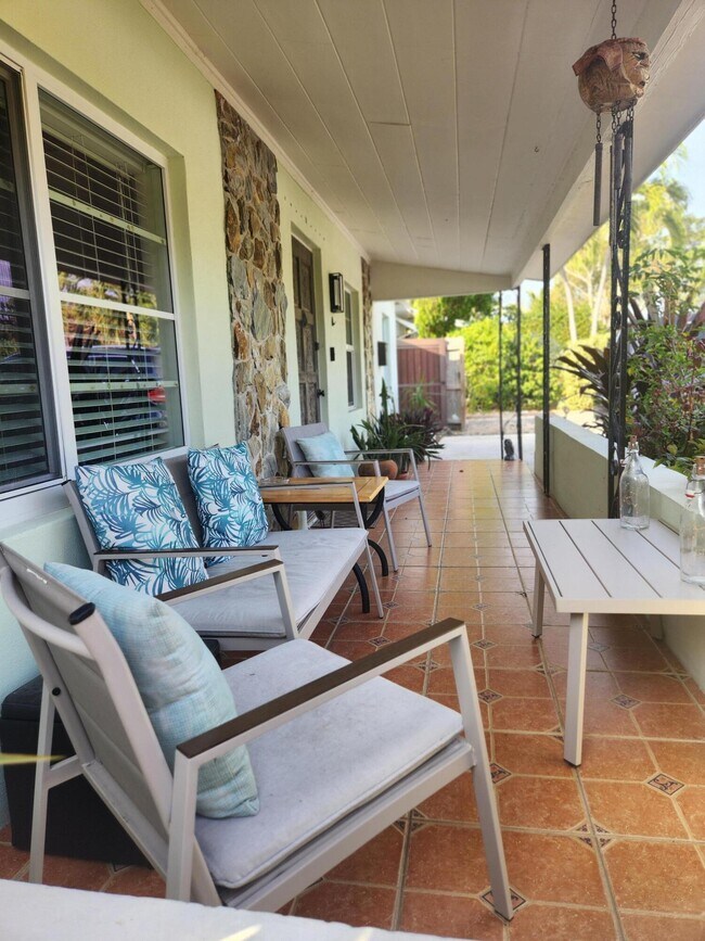 Building Photo - 1219 N M St