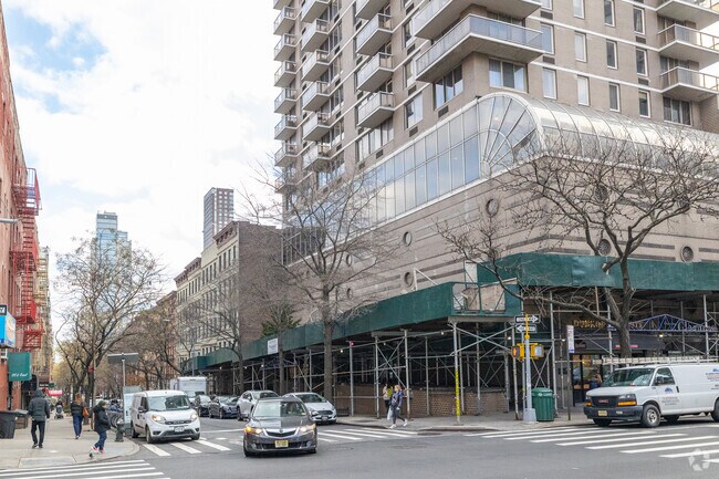 Building Photo - The Monarch