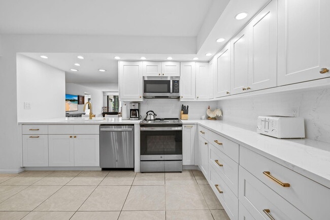 Building Photo - 3420 S Ocean Blvd