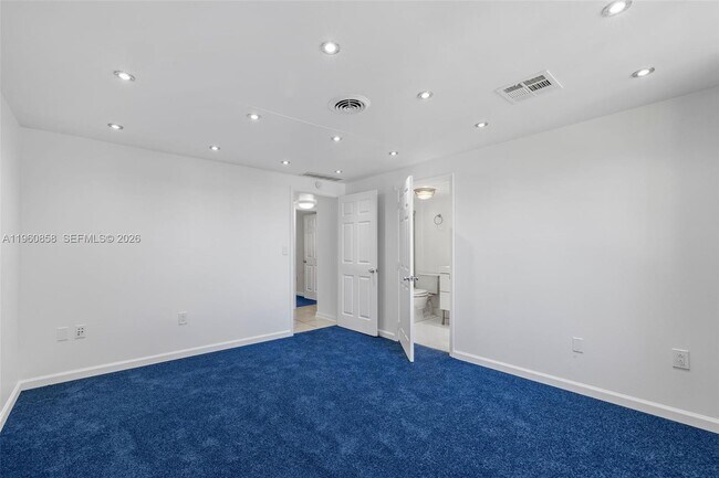 Building Photo - 10835 SW 112th Ave