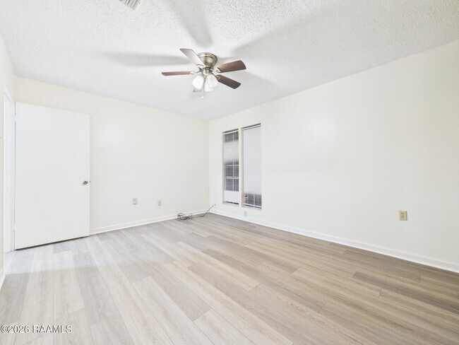 Building Photo - 809 Fox Run Ave