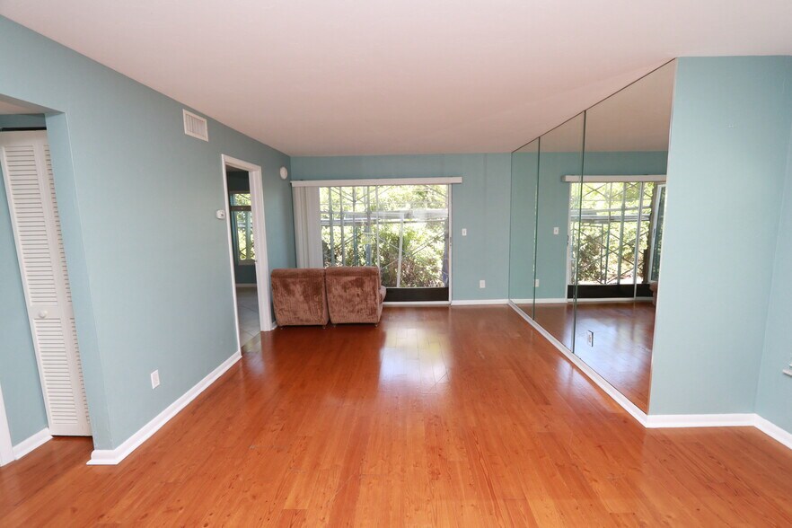 Building Photo - 2207 San Marco Rd