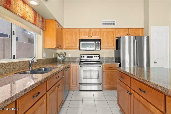 Building Photo - 4326 E Rancho Tierra Dr