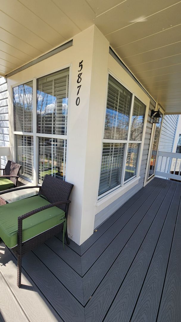 Building Photo - End-unit townhome in highly desired Kingstown