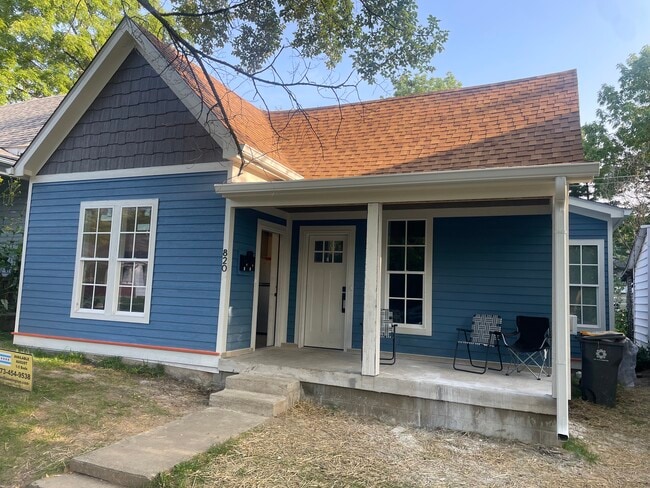 Building Photo - 820 W Kirkwood Ave