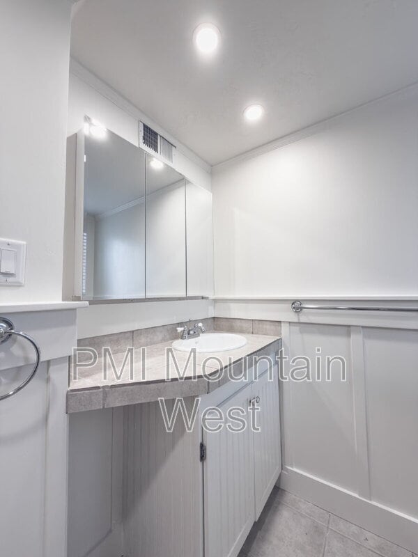 Building Photo - 345 S 850 E