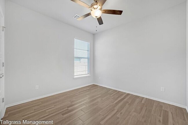Building Photo - A Blend of Modern Luxury and Comfort