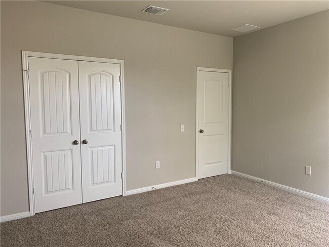 Building Photo - 1308 Anhalt Dr