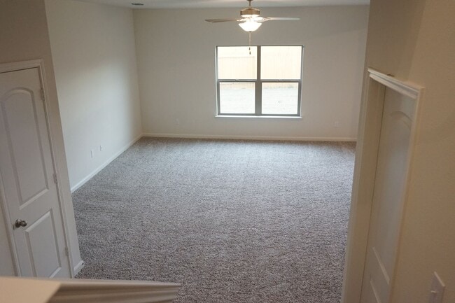 Building Photo - Modern 4 Bedroom Home in Windmill Farms with Community Pools and Trails