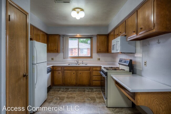 Building Photo - 2520-2528 S 60th St