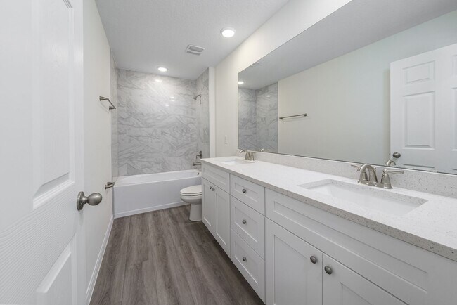 Building Photo - 4/3.5 with a loft in Longwood!
