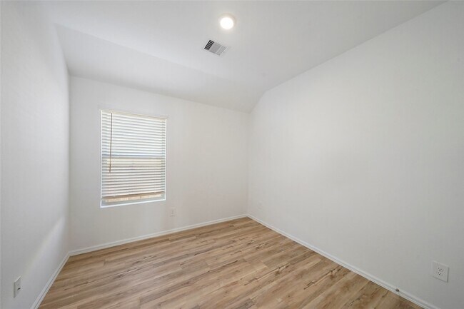 Building Photo - 307 Flower Reed Ct