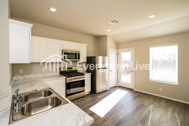 Building Photo - 10174 E Biswell Ln