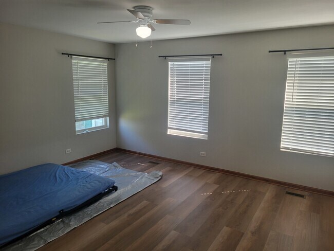 Building Photo - 8525 Sawyer Ct