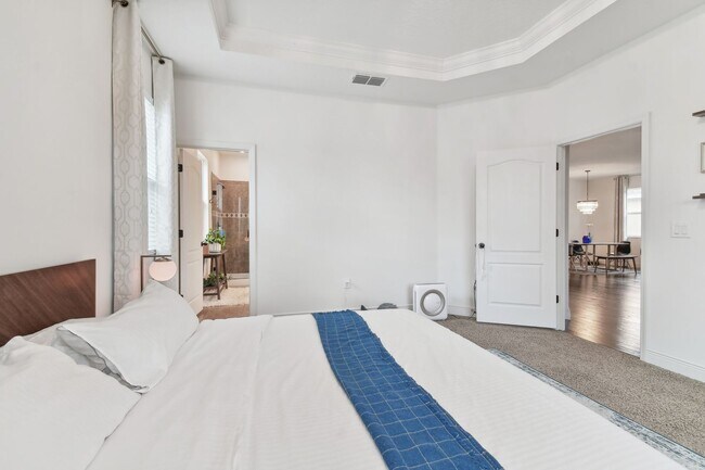 Building Photo - Spacious 4 Bed, 2 Bath Single Family Home ...