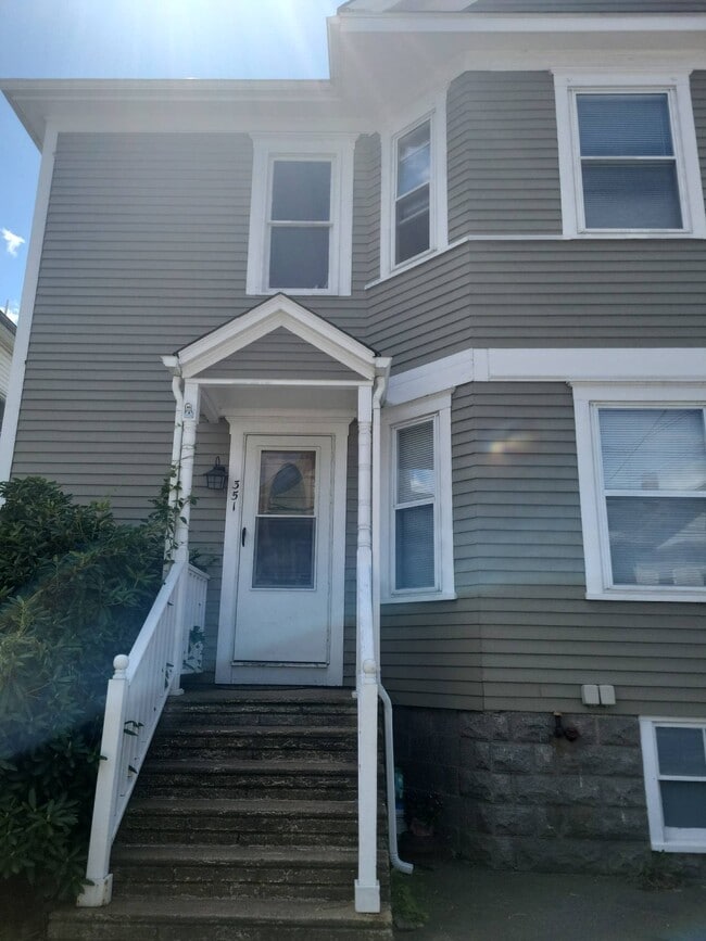 Building Photo - 351 Child St
