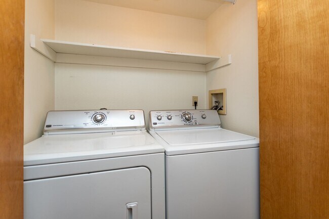 Building Photo - 6109 Lowlander Ct