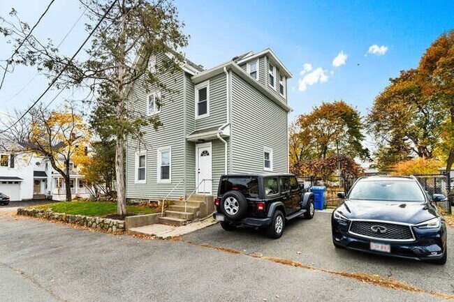 Building Photo - 7 Perham St