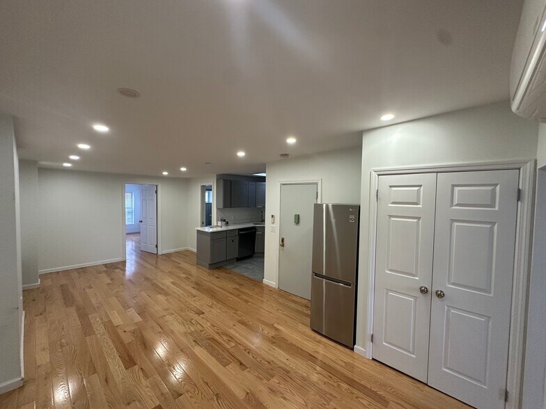 Primary Photo - 10 -31 51st Avenue