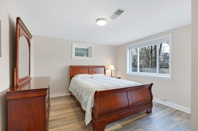 Building Photo - 5128 Linnean Terrace NW