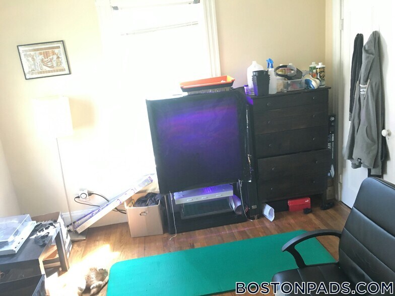 Building Photo - 256 Summer St