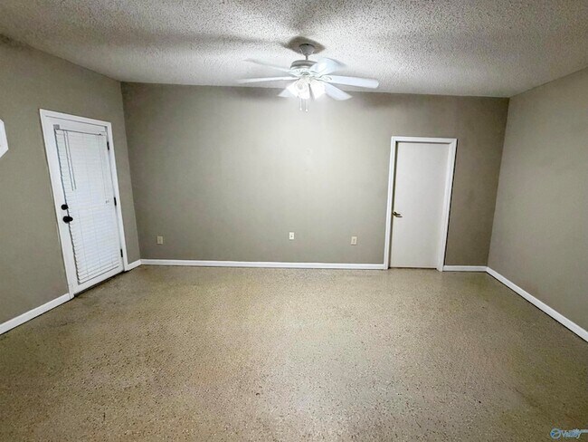 Building Photo - 105 Sugarwood Ct