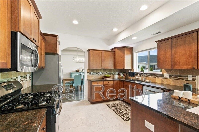 Building Photo - 2522 W Juliann Ct
