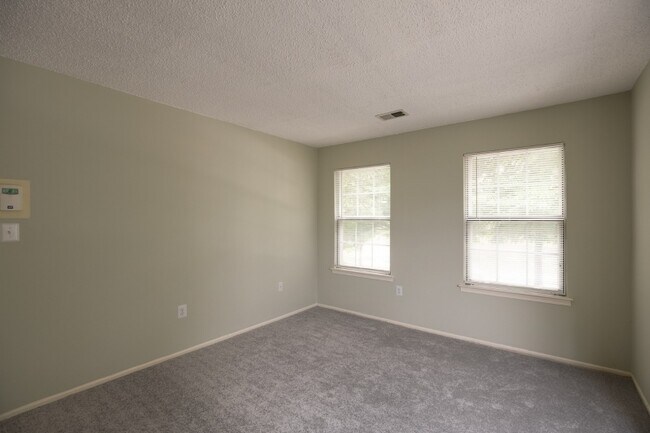 Building Photo - 361 Hadleigh Ln