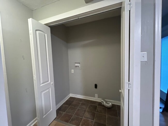 Building Photo - 3 Bed, 2 Bath House in Clarksville!!
