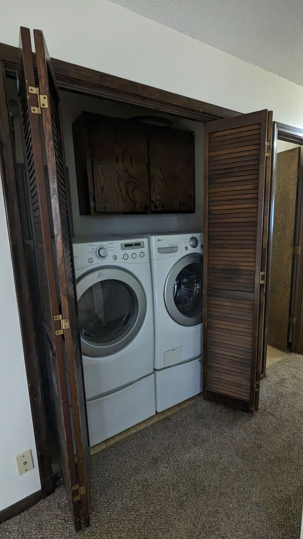 Building Photo - Everything on one level in West End duplex