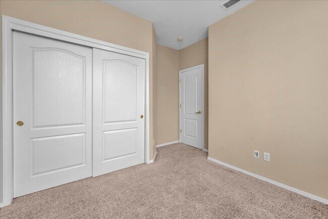 Building Photo - Spacious 4 Bedroom Home in North Clovis Gated Community
