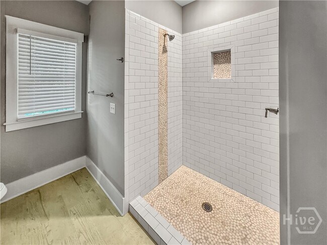 Building Photo - 417 W 32nd St