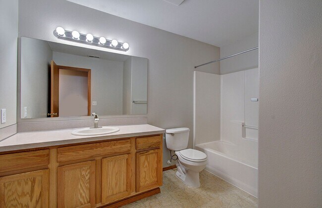 Building Photo - Moore 12918 &amp; 5000