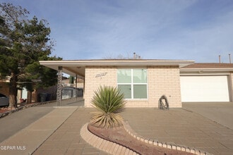 Building Photo - 11617 Soberana Ln