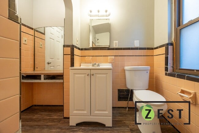 Building Photo - 2 BDRM 1 BTH