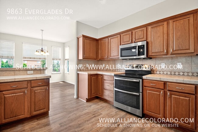 Building Photo - 9863 Everglades Dr