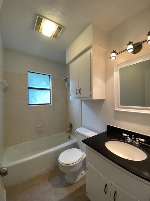 Building Photo - 2501 Peach Tree Ln