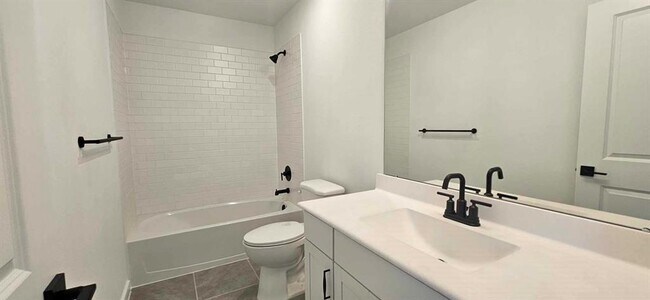 Building Photo - 8411 Bay Rdg Cir